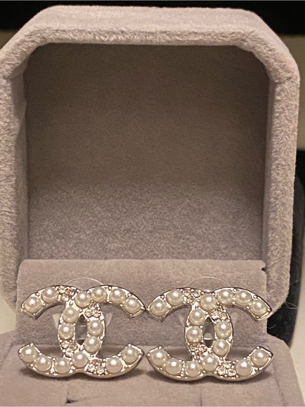 Fashion Jewelry White Pearl and Silver Crystal Double C Stud Earrings